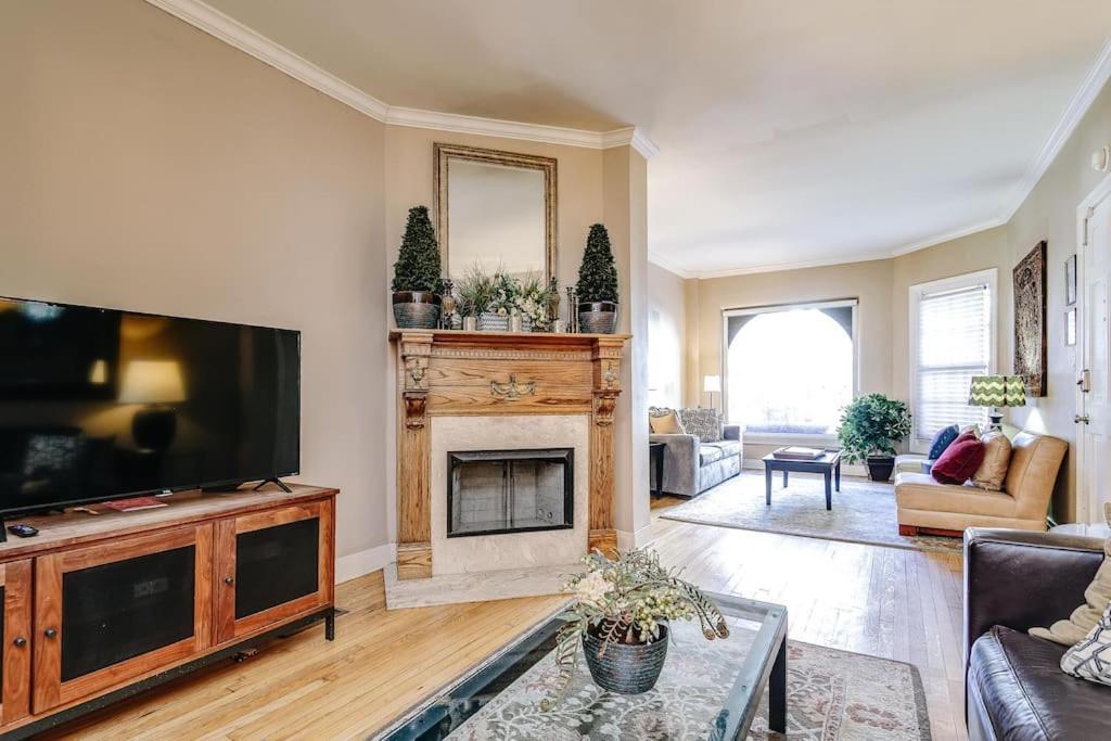 Appartamento Brownstone In Gold Coast Chicago Esterno foto
